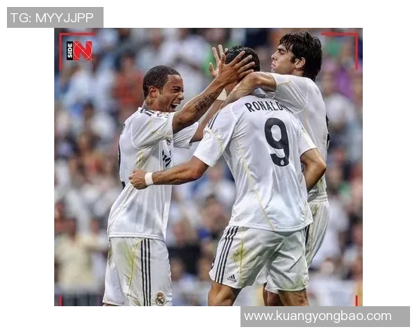 传奇巨星亲笔签名足球收藏价值与经典回忆深度解读 传奇巨星亲笔签名足球收藏价值与经典回忆深度解读