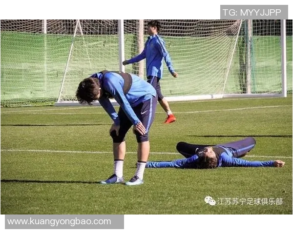 日本足球球星训练秘籍揭秘 力量速度技巧全面提升的训练方法 日本足球球星训练秘籍揭秘 力量速度技巧全面提升的训练方法